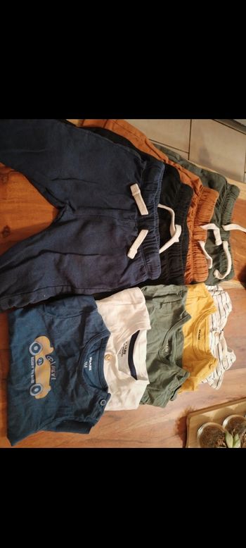 Lots 4 joggings + 5 tee-shirts+ 2pull 3mois