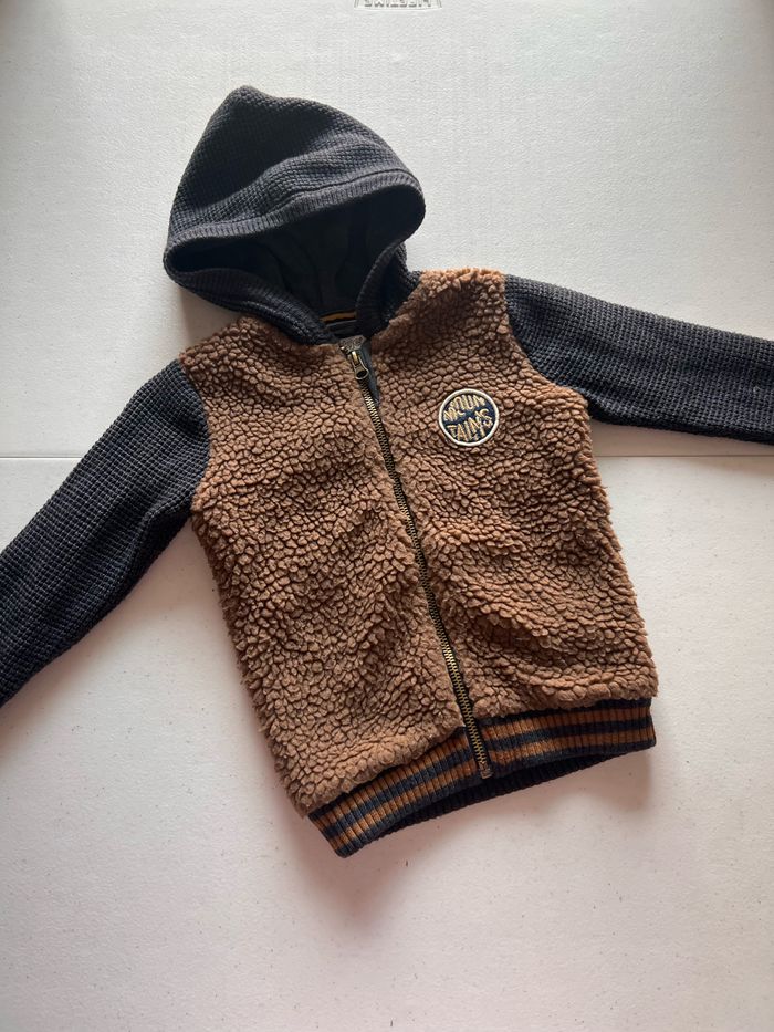 Veste polaire dirkje  taille 2 ans 92 cm Très bon état   Prix sur les lots            #bébé #bebegarcon #naissance #naissancegarcon #nourrisson #maternité #sacfemme #grossesse #ensemblebebe #prixnegociable #prixlots #chauffebiberon #éveil #eveilbebe #joue