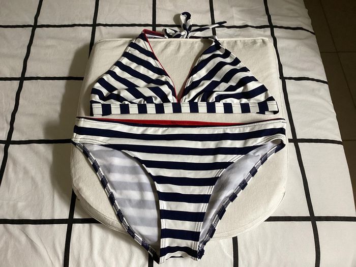 Ravissant maillot de bain 2 pièces esprit marinière T 42