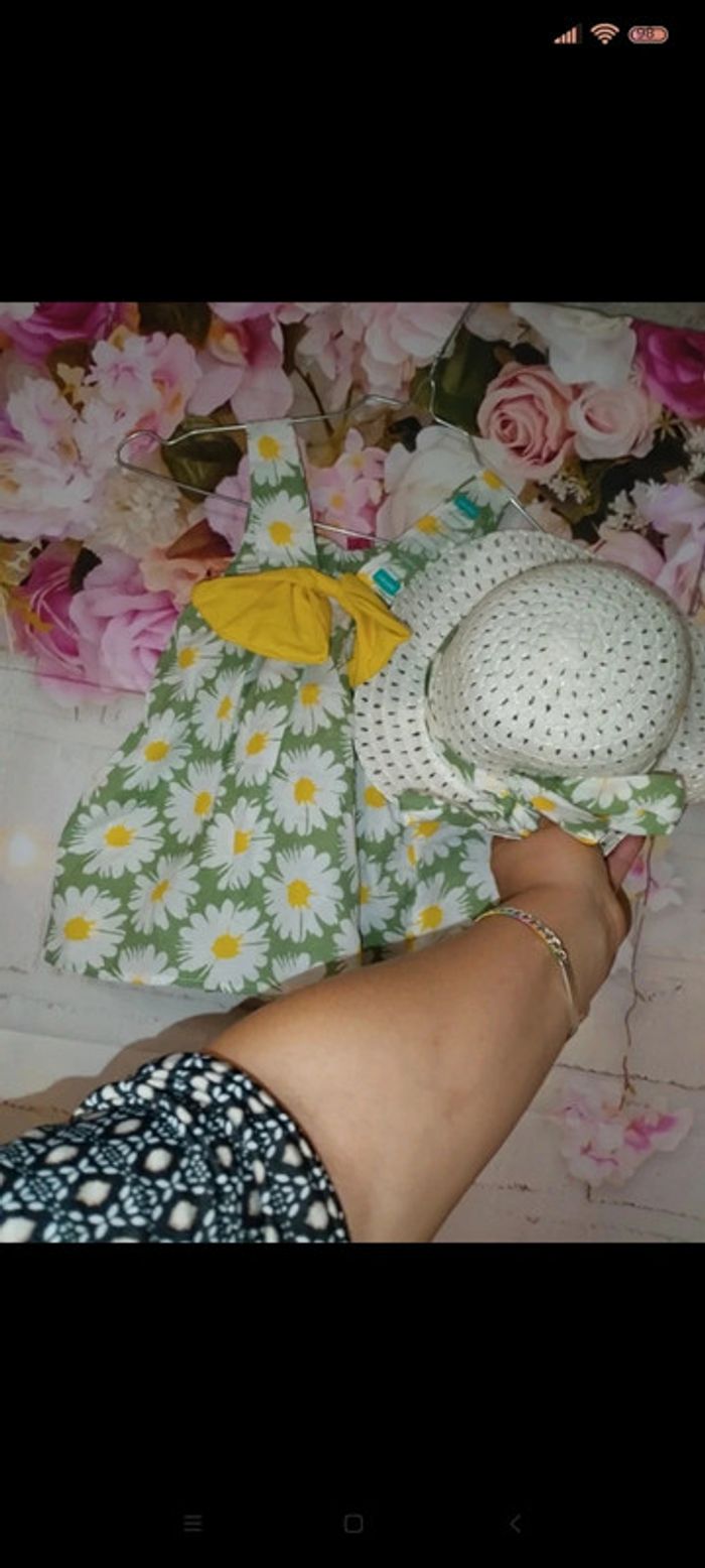 Robe fleurie avec son chapeau 18mois - photo numéro 3