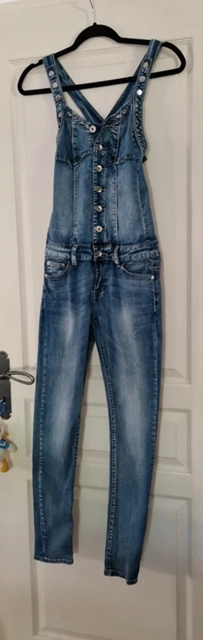Salopette. Combinaison jeans SMFTG
