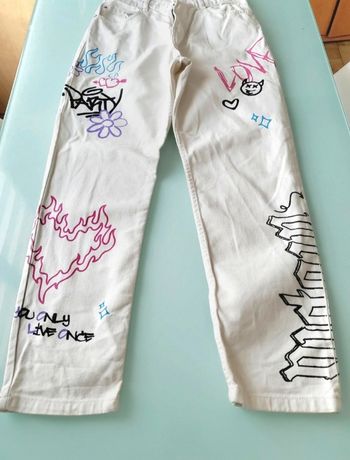 🤍 Jean blanc fille motifs style tag – Jennyfer – Taille 36 – Tendance