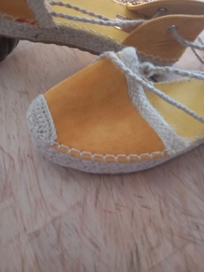 Espadrilles t 37 neuve - photo numéro 3