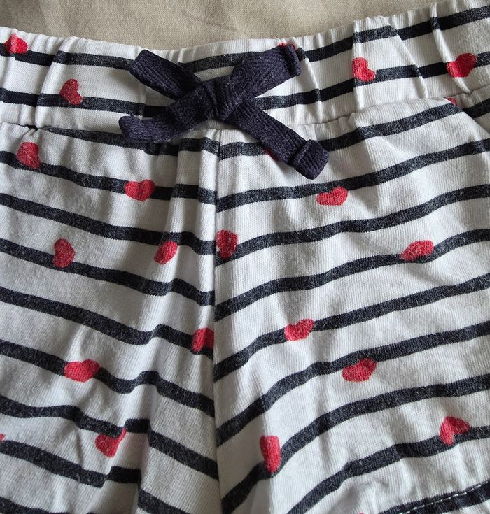 Charlie & Prune Short Coton Marinière Cœurs Très bon état 3 ans - photo numéro 3
