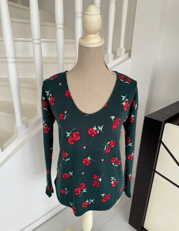 Pull Springfield vert et fleurs rouges