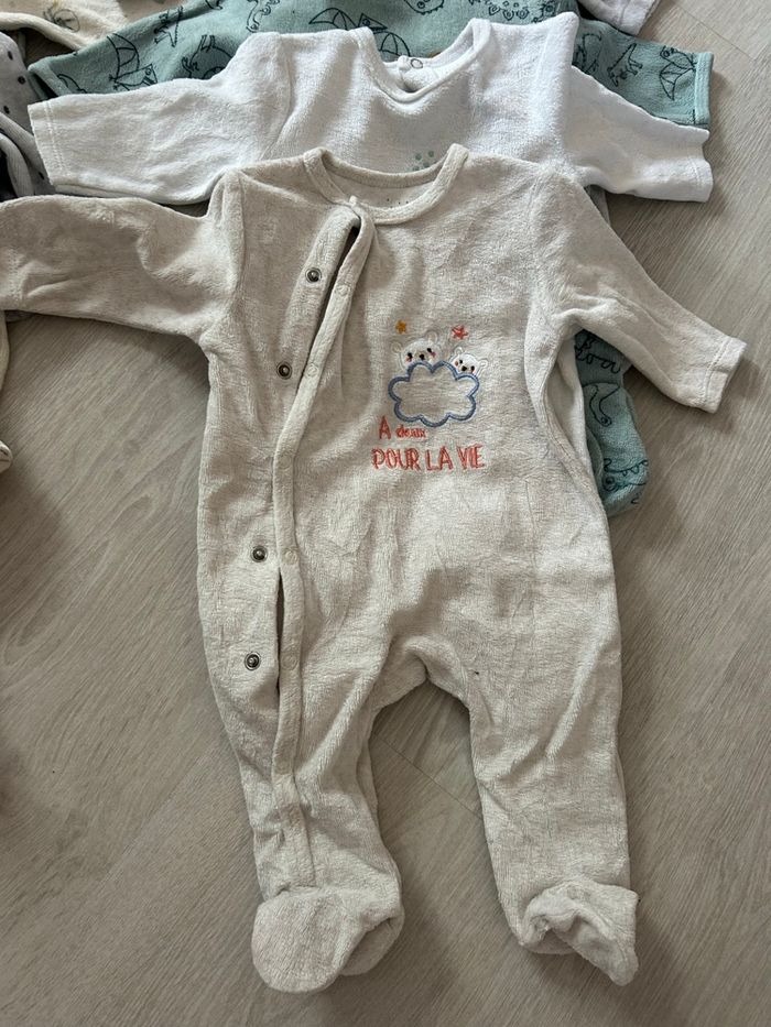 Lot pyjama 1 mois - photo numéro 7
