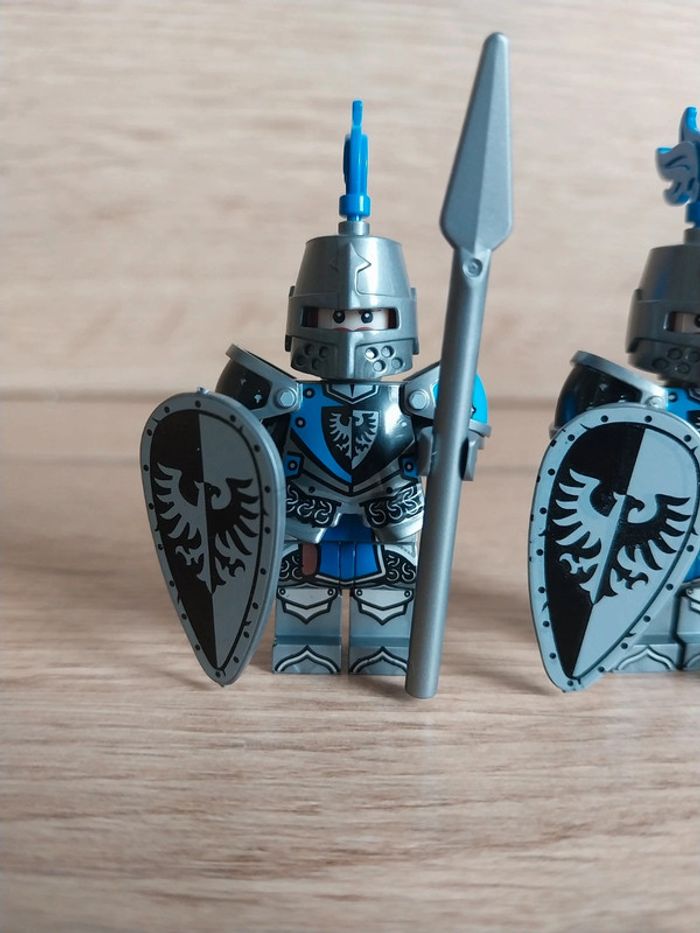 Figurines type lego 2 soldats chevaliers du Faucon noir - photo numéro 2