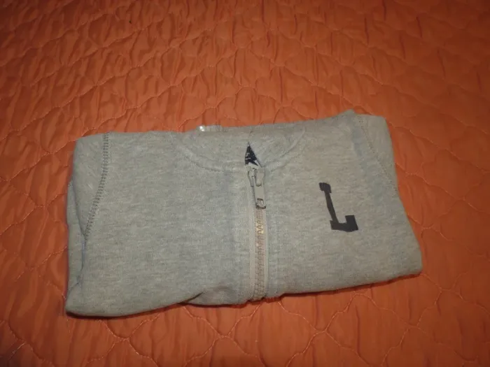 gilet a zippé taille 6 mois