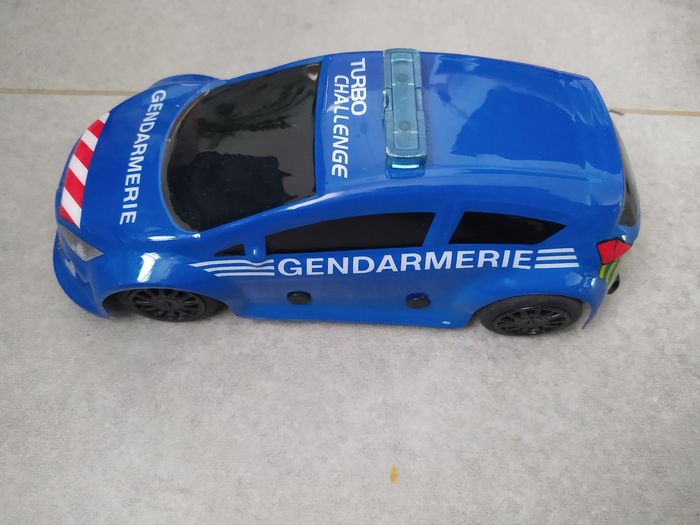 Voiture télécommandée gendarmerie - photo numéro 2