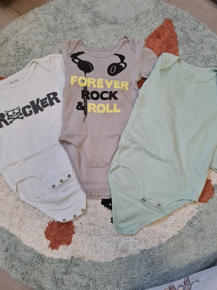 Lot de 3 bodies - 18mois