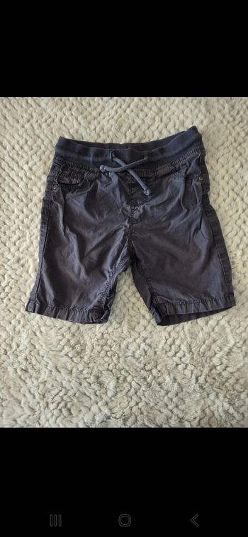 Short 23 mois