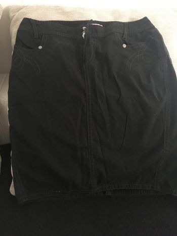 Jupe noire taille 38 MNG