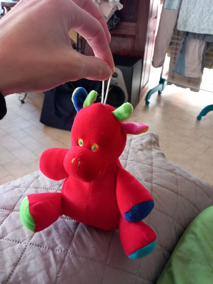 Vache rouge en peluche - photo numéro 3