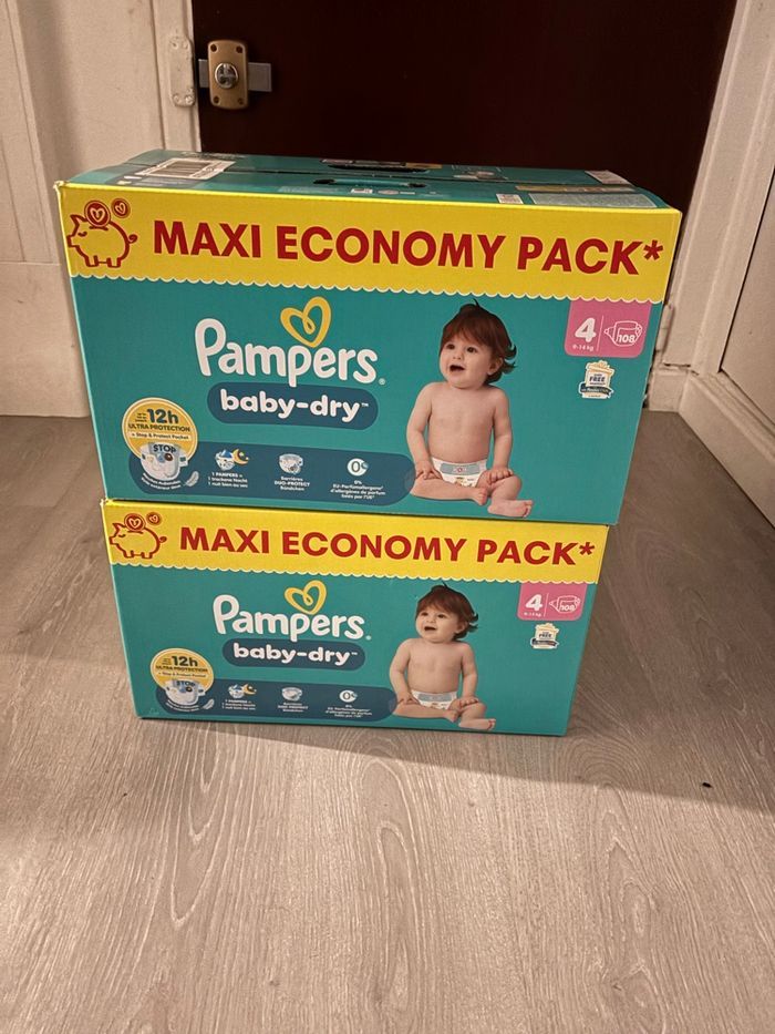 2 cartons baby-dry Pampers 108 couches x2