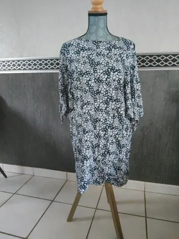 Robe /tunique  manche épaules dénudées 44