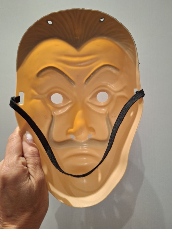 Déguisement La Casa de Papel, la combinaison 140cm, tee-shirts taille XS, masque taille unique, excellent état - photo numéro 7