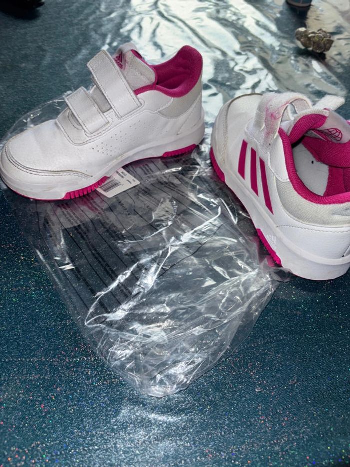 Basket à scratch Adidas fille t 30 - photo numéro 2
