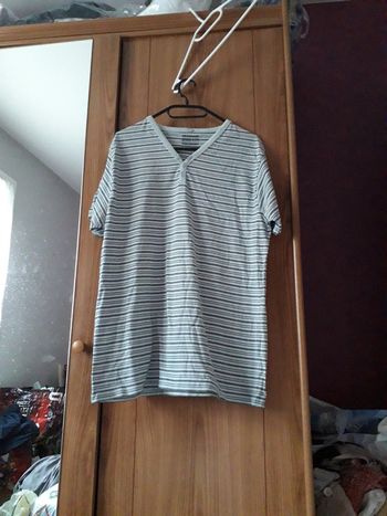 Tee-shirt raye gris bleu pale