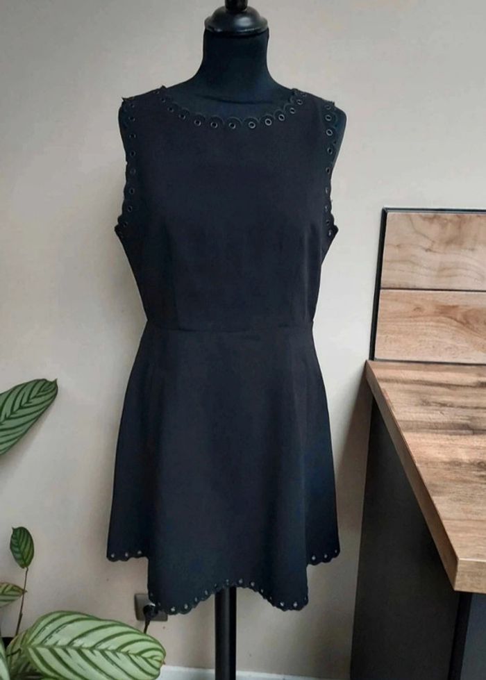 Superbe robe noire sans manches Suncoo modèle Céline