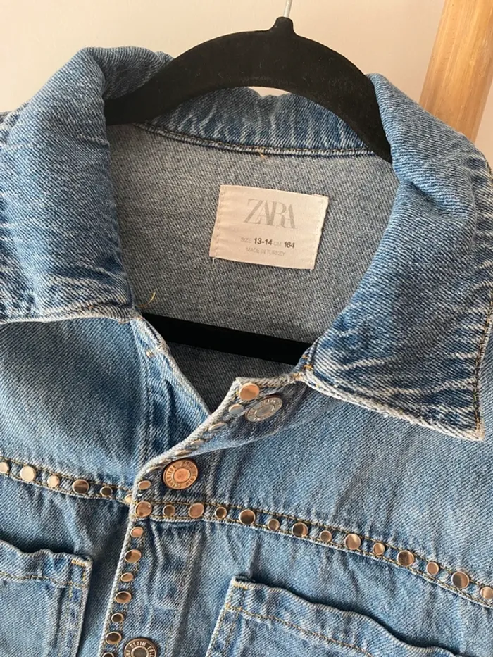 Veste en jean courte avec strass - photo numéro 3