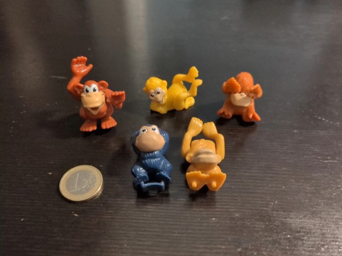 Figurines singe kinder