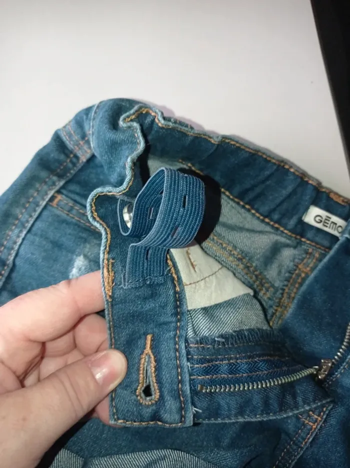 Short en jeans bleu effets usures - photo numéro 3