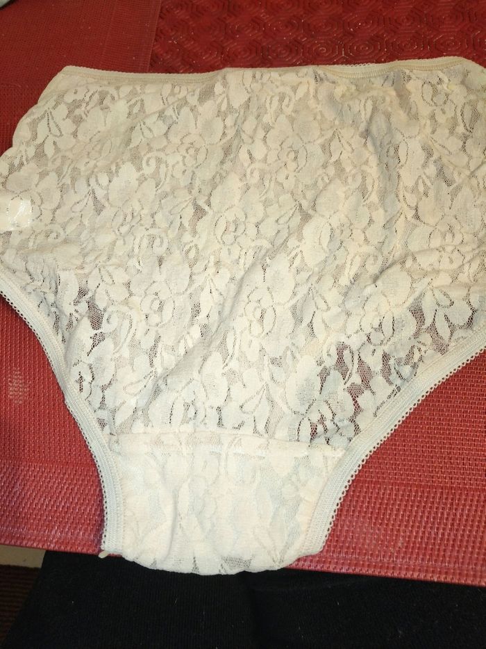 3 culottes gainantes neuves T. 38/40 - photo numéro 3