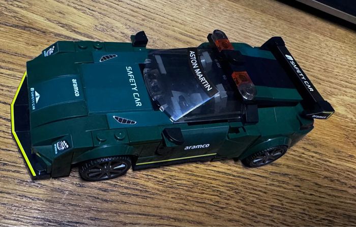 Safety car F1 Aston Martin