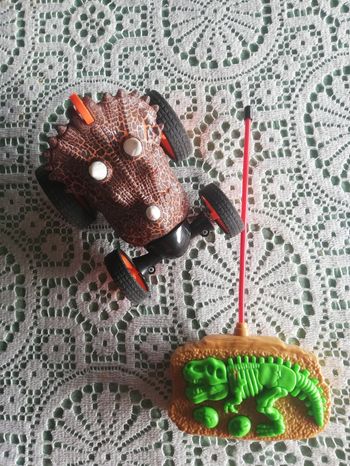 Voitures télécommande dinosaure