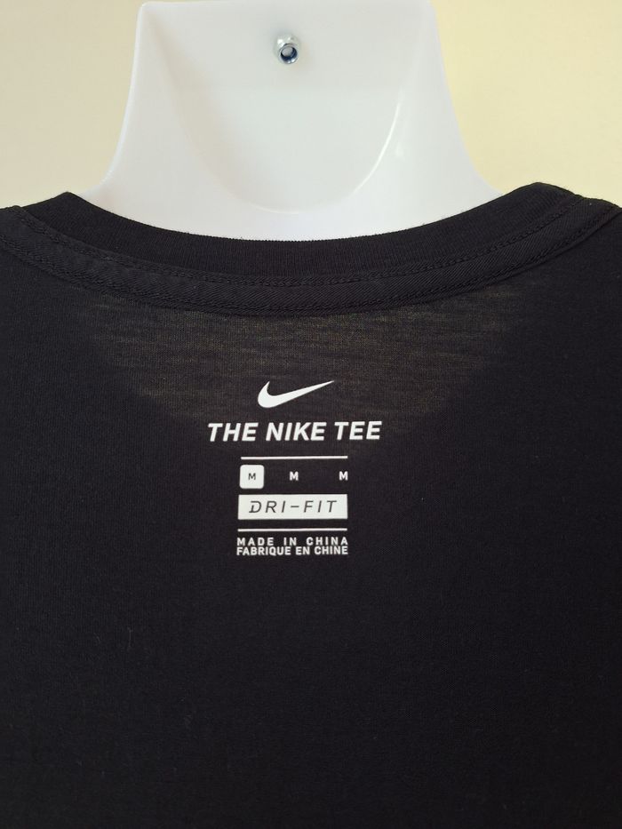 T-shirt taille M Nike - photo numéro 4