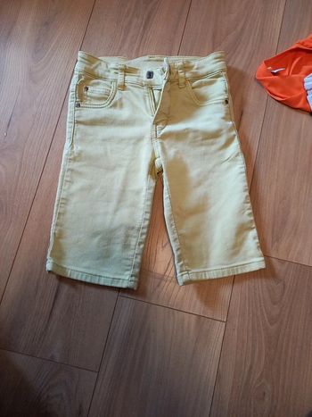 Short  jaune vieillit