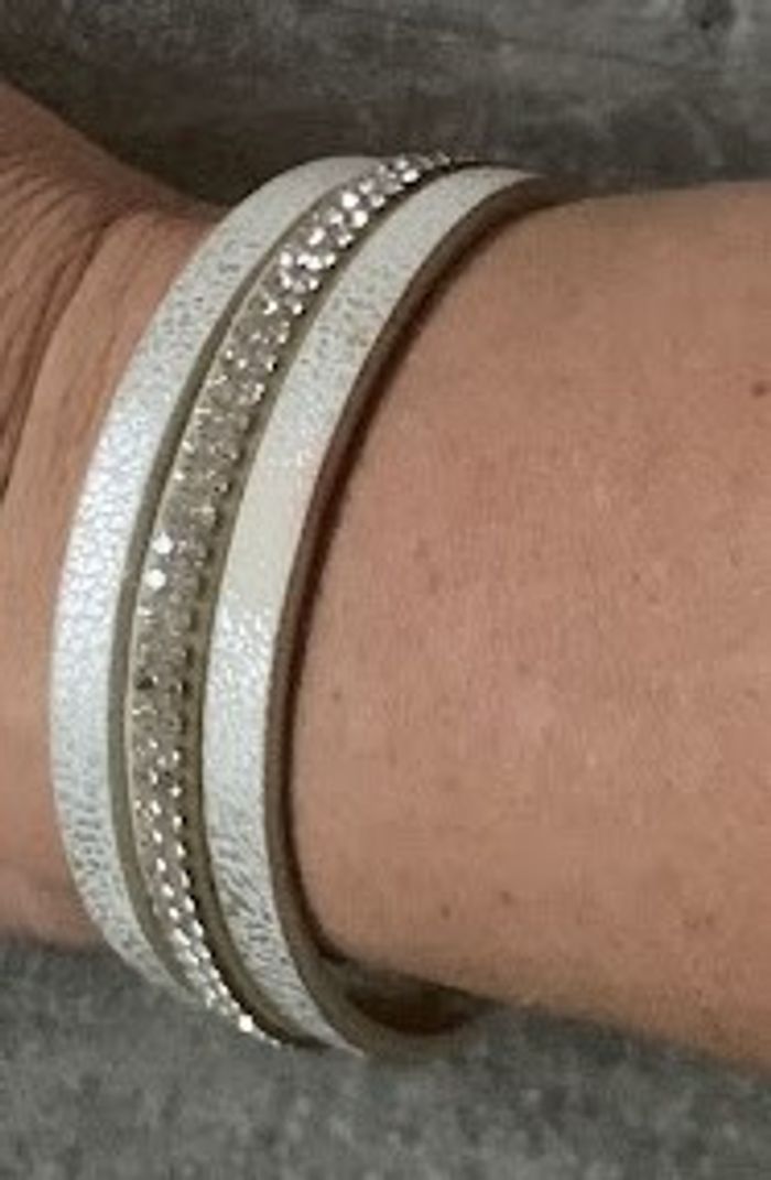 Bracelet manchette femme, fermoir magnétique, - photo numéro 2