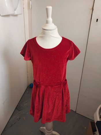Robe sans manche rouge brillante Taille 4 ans