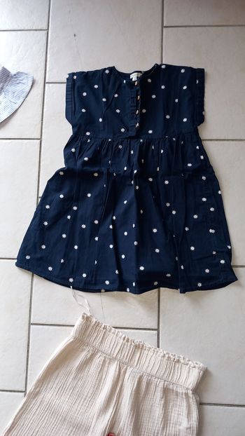 Robe marine fleurie vertbaudet 8 ans tbe