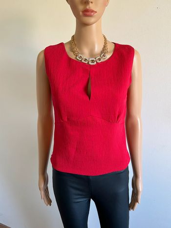 Blouse rouge sans manches taille 34 TBE