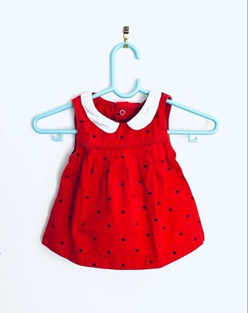 Robe rouge avec cœur noir « Kiabi » taille 1 mois