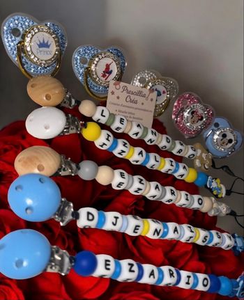 Attache tétine anneau de dentition porte clé personnalisée etc plusieurs thèmes Disney tétine