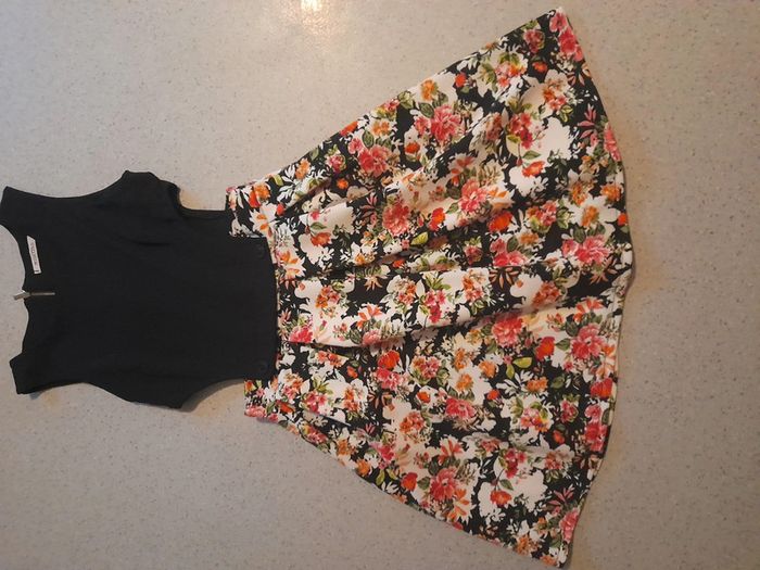Robe en très bon état - photo numéro 2