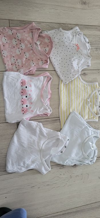 Lot bodie débardeur 6 mois sans marque et h&m
