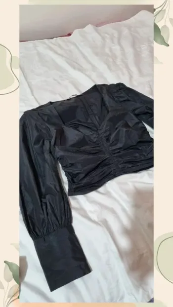 top nero zara a maniche lunghe