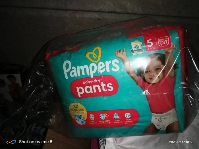 148 couches Pampers pants 4 packets de 37 taille 5