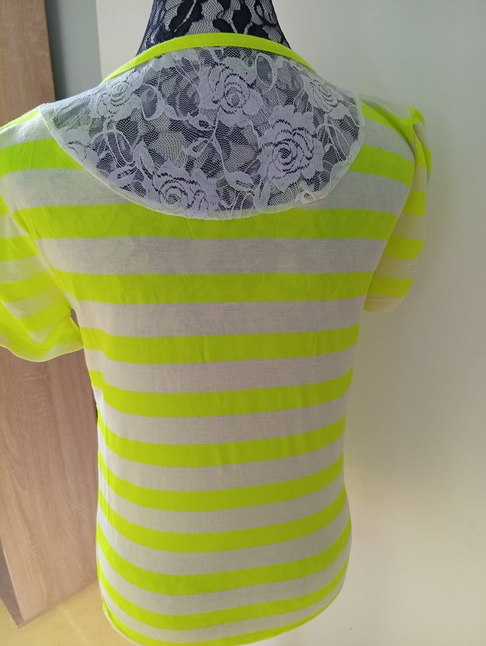 Joli tee-shirt avec p'tite dentelle à l' arrière - photo numéro 4