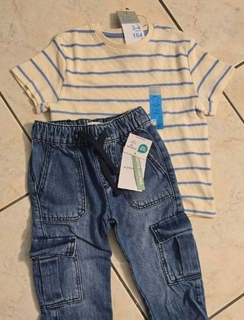 (Neufs non portés) 🏷🤩🥰💙 superbe ensemble teeshirt mc ,jeans cargo 4ans Garçon 💙🥰🤩