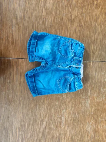 Short fille