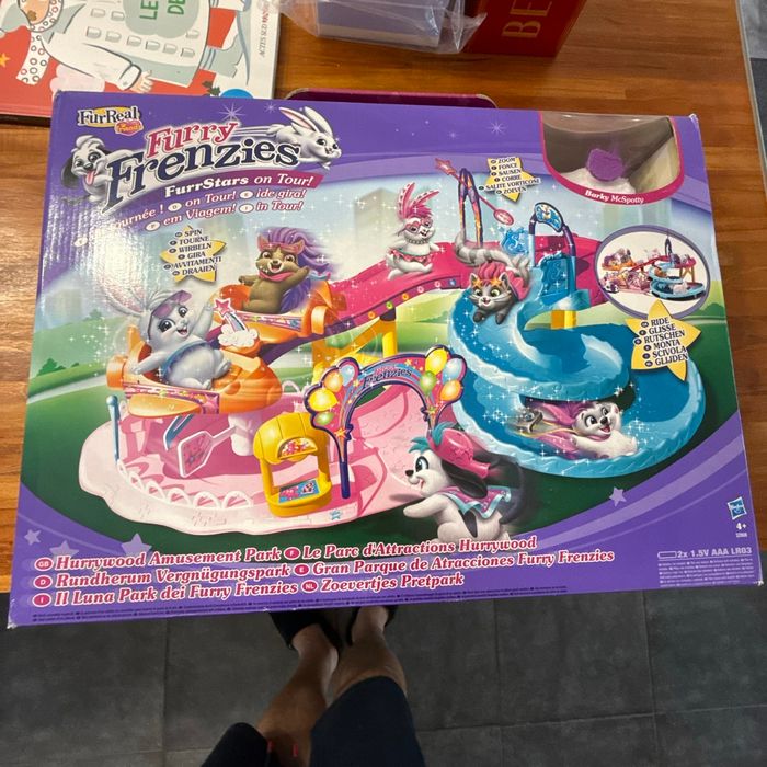 Furry frenzies le parc d’attractions HurryWood