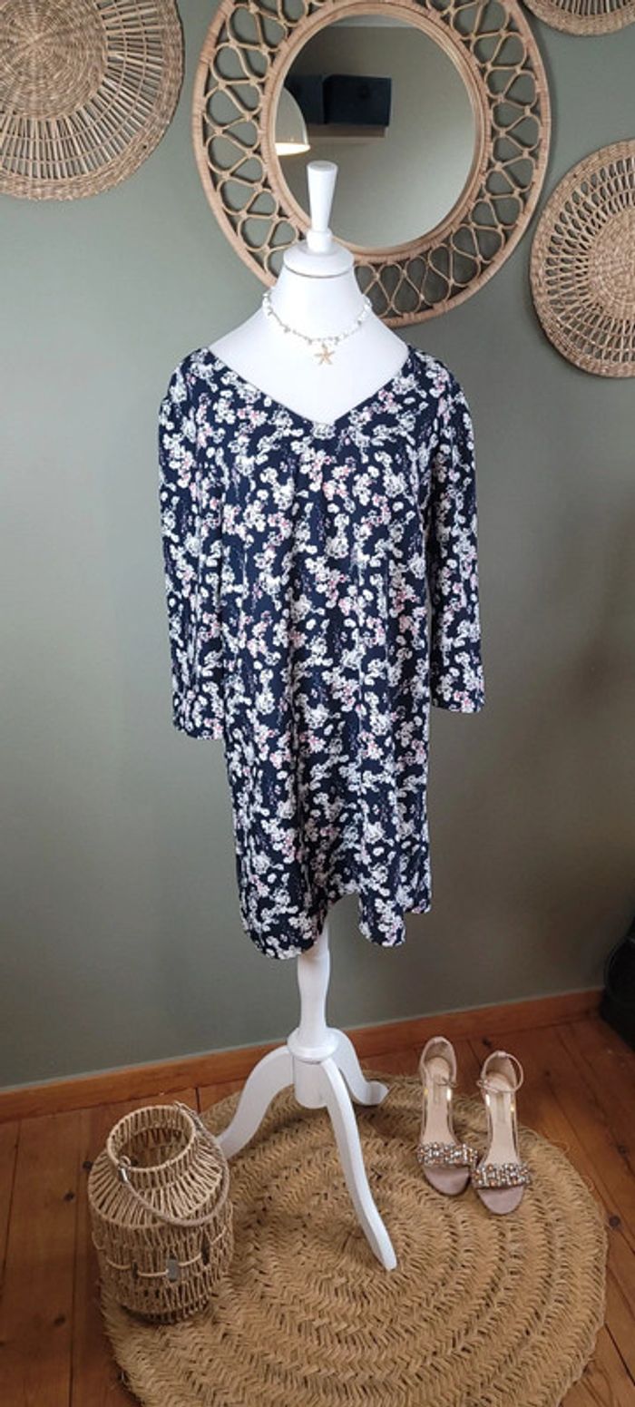 Jolie robe fleurie New Collection Taille L Parfait état