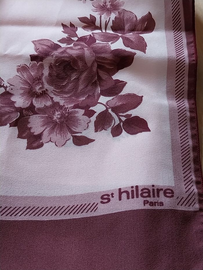 Foulard Saint Hilaire Paris motif fleurs rose pastel - photo numéro 2