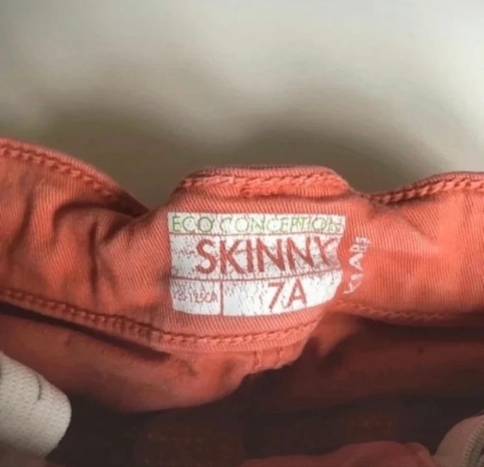 Jean skinny pour garçon BON ÉTAT taille 7 ans couleur rouille - photo numéro 9
