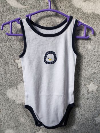 Lot bodys été 6 mois 