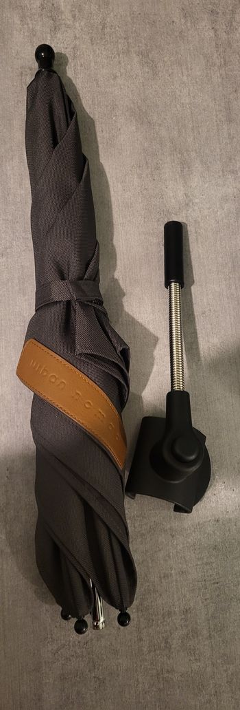 Ombrelle pour pousette marque mutsy neuf couleur noir parasol evo